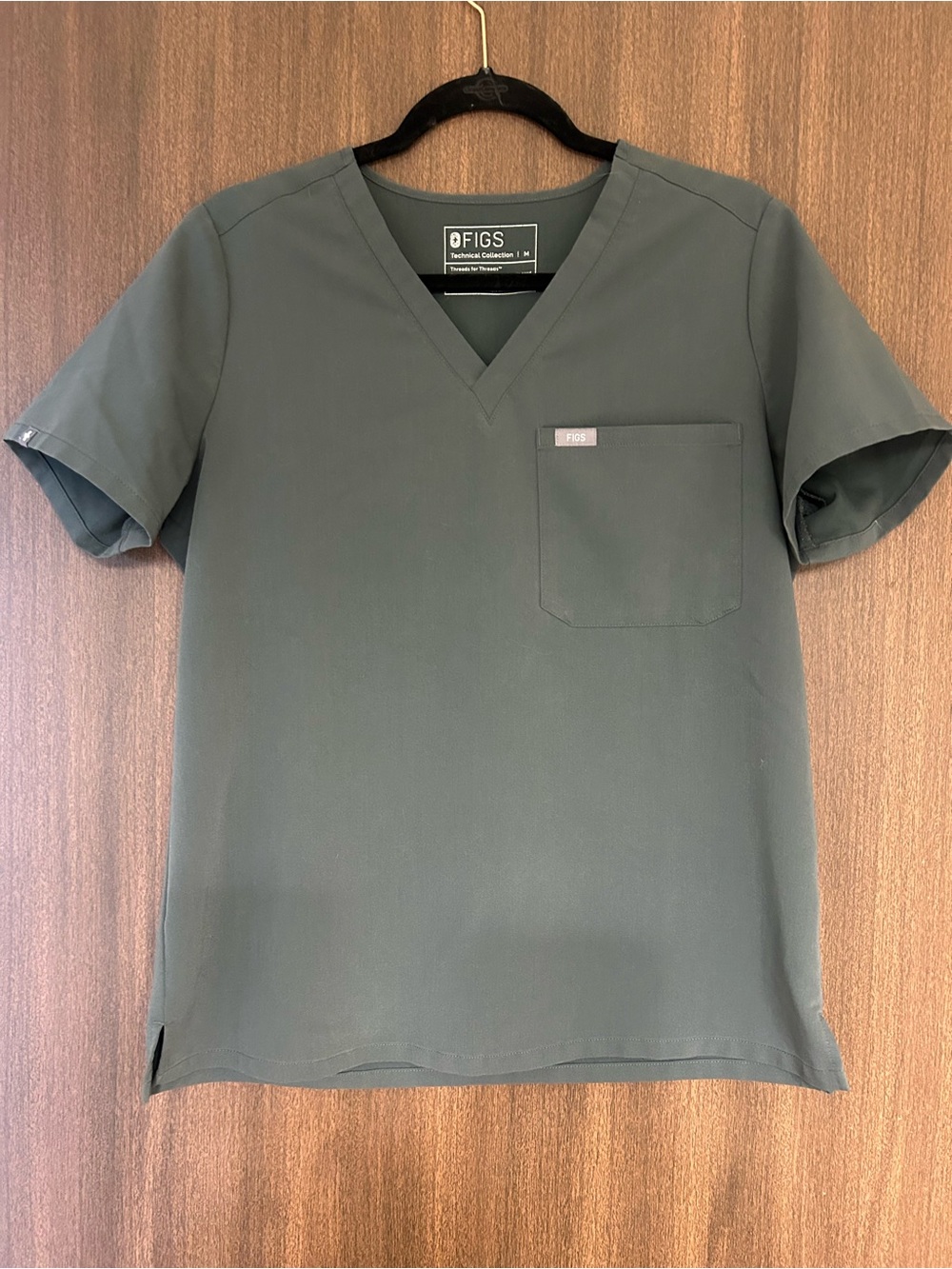 Bonsai FIGS Women’s Set- scrub top and jogger bottom